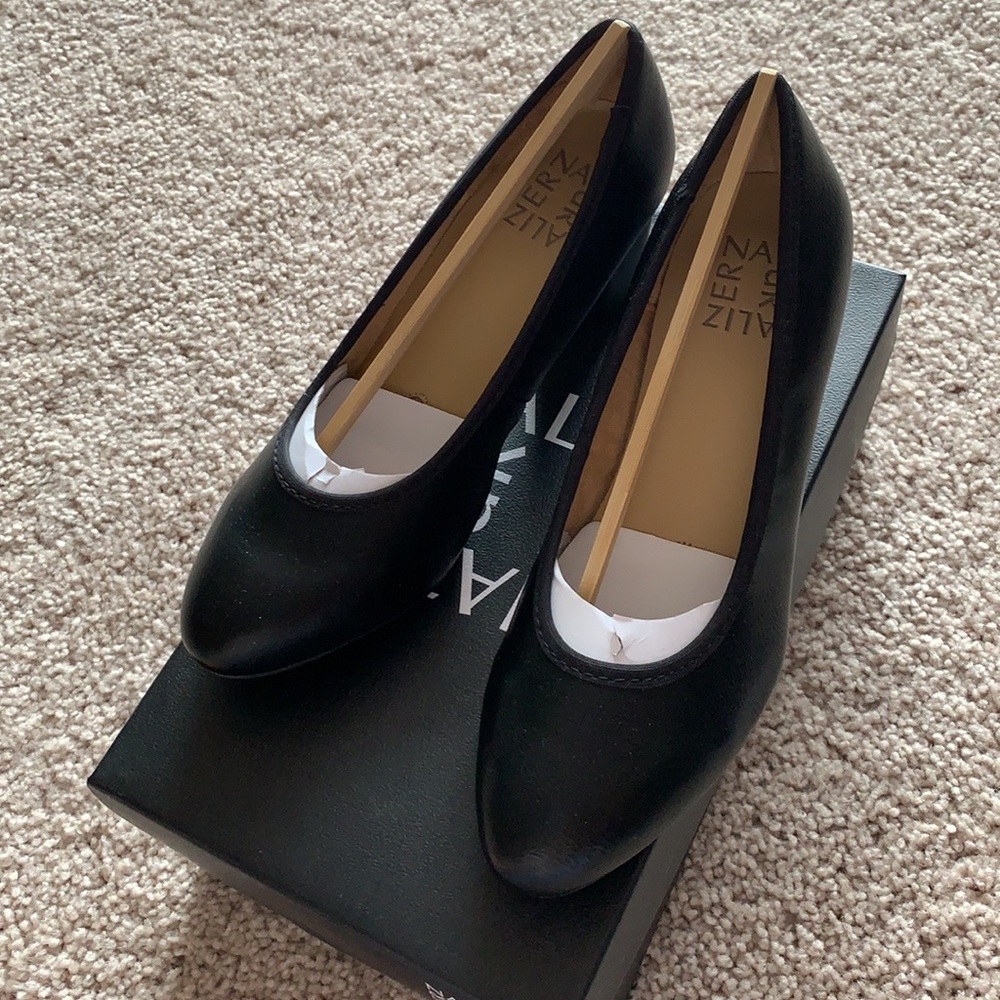 Naturalizer Naomi black dress pump